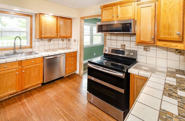 4253 Hilldale Drive, Newburgh, IN 47630