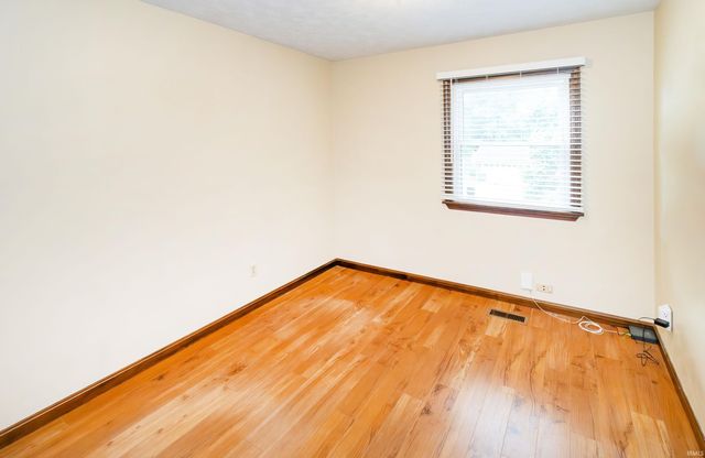 4253 Hilldale Drive, Newburgh, IN 47630