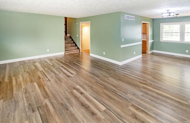4253 Hilldale Drive, Newburgh, IN 47630
