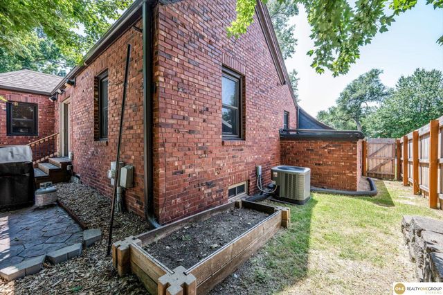 5140 Grant Street, Omaha, NE 68104