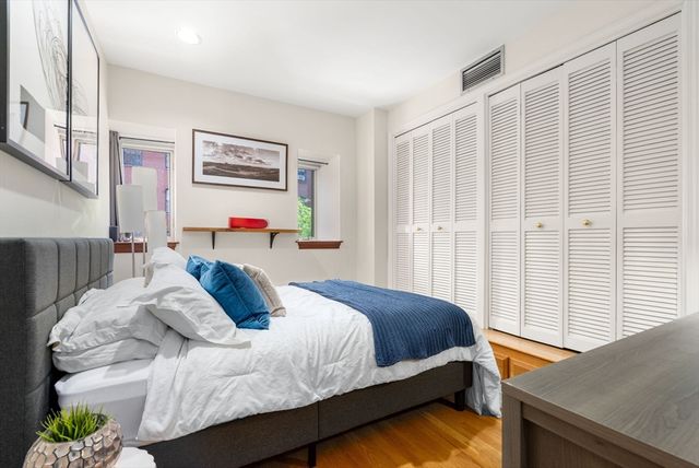 2 Clarendon St 302, Boston, MA 02116