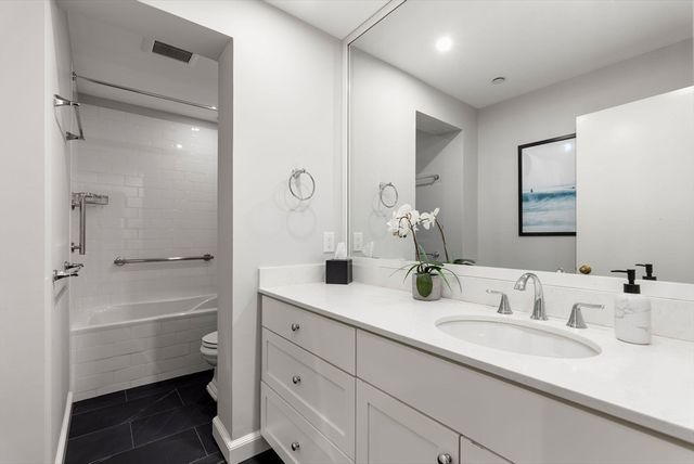 2 Clarendon St 302, Boston, MA 02116