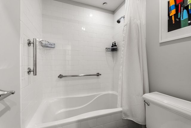 2 Clarendon St 302, Boston, MA 02116