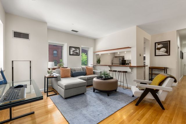 2 Clarendon St 302, Boston, MA 02116