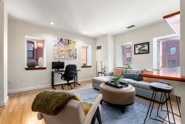 2 Clarendon St 302, Boston, MA 02116
