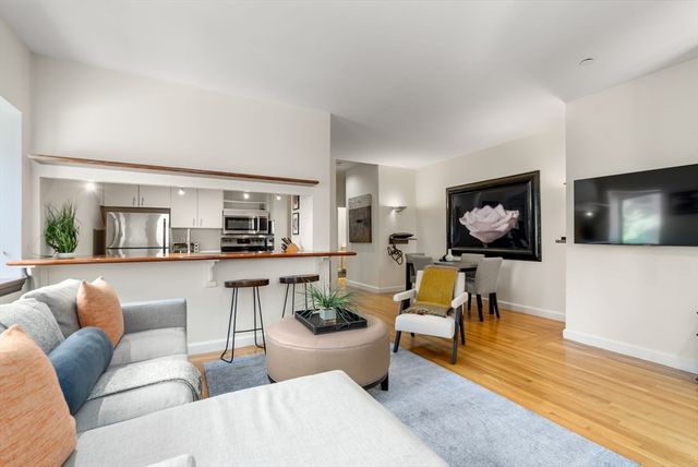 2 Clarendon St 302, Boston, MA 02116