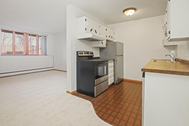 9143 Highway 55 103, Golden Valley, MN 55427
