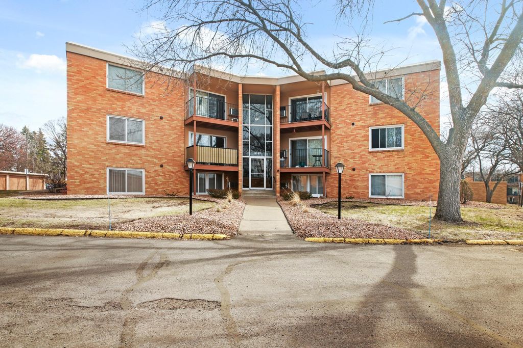9143 Highway 55 103, Golden Valley, MN 55427