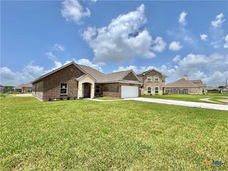 107 Golden Way, Port Lavaca, TX 77979
