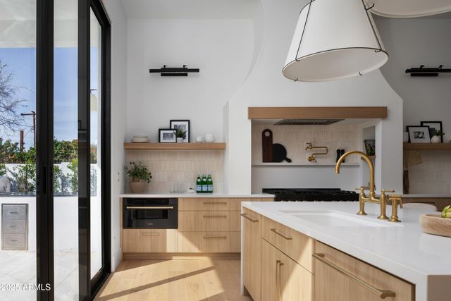 4120 N 44th Place, Phoenix, AZ 85018