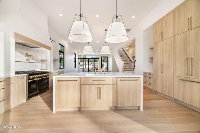 4120 N 44th Place, Phoenix, AZ 85018