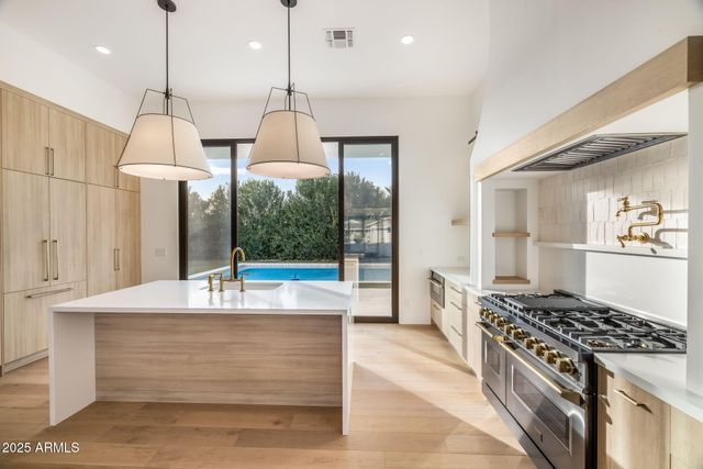 4120 N 44th Place, Phoenix, AZ 85018