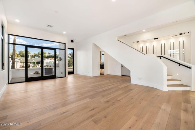 4120 N 44th Place, Phoenix, AZ 85018