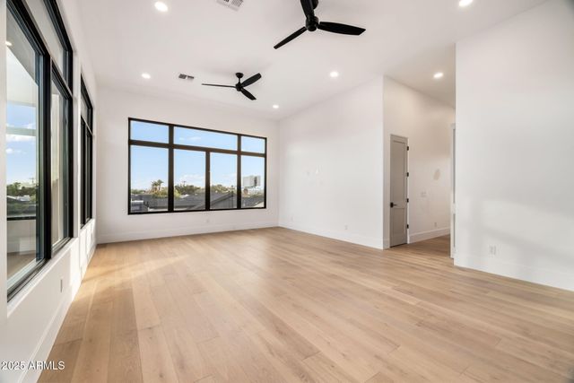 4120 N 44th Place, Phoenix, AZ 85018