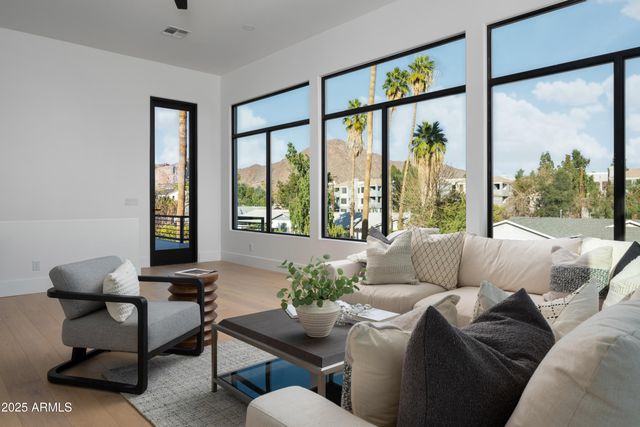 4120 N 44th Place, Phoenix, AZ 85018