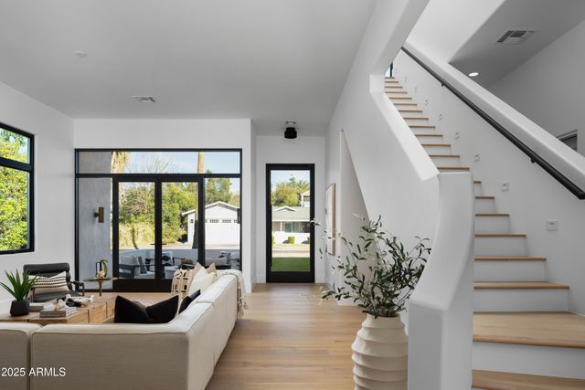 4120 N 44th Place, Phoenix, AZ 85018