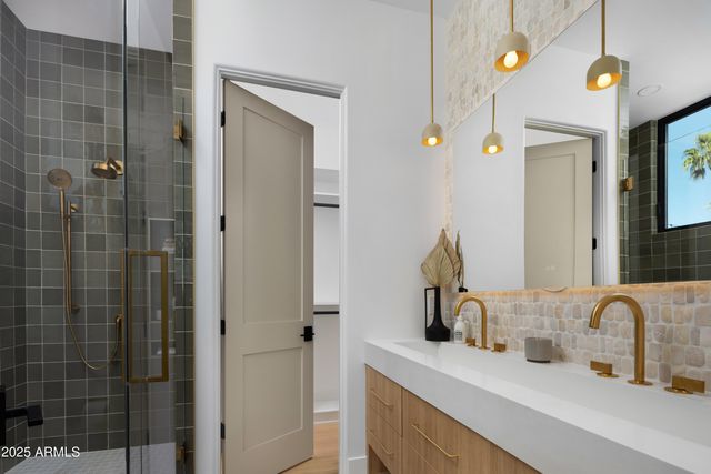 4120 N 44th Place, Phoenix, AZ 85018