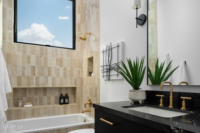 4120 N 44th Place, Phoenix, AZ 85018