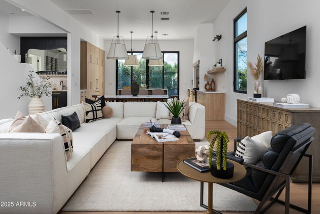 4120 N 44th Place, Phoenix, AZ 85018