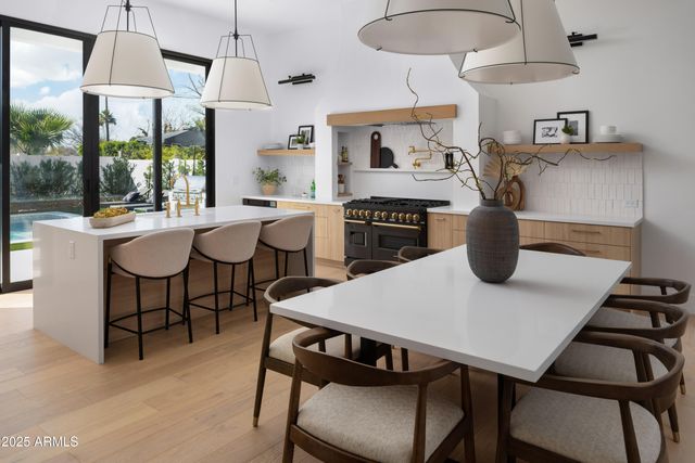 4120 N 44th Place, Phoenix, AZ 85018