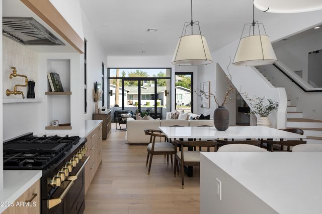 4120 N 44th Place, Phoenix, AZ 85018