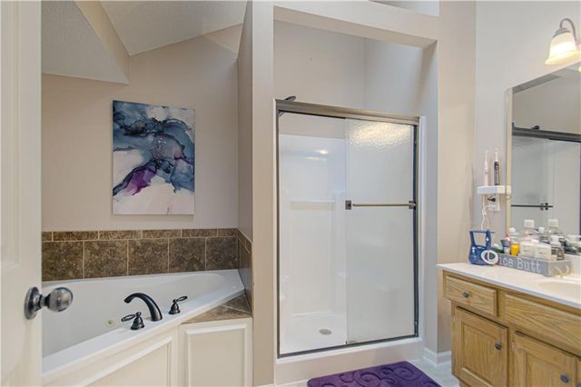 10820 N Kentucky Court, Kansas City, MO 64157