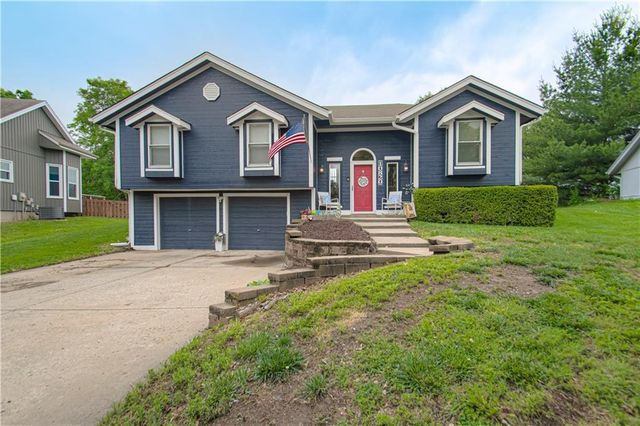 10820 N Kentucky Court, Kansas City, MO 64157