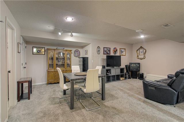 10820 N Kentucky Court, Kansas City, MO 64157