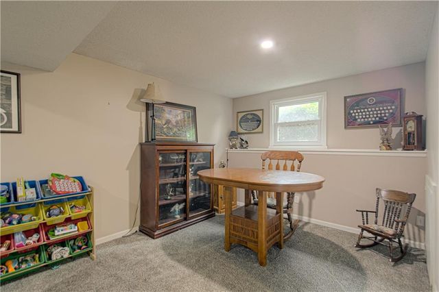 10820 N Kentucky Court, Kansas City, MO 64157