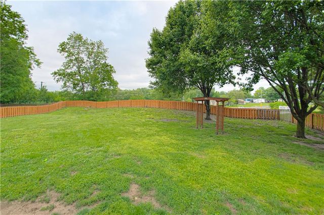 10820 N Kentucky Court, Kansas City, MO 64157