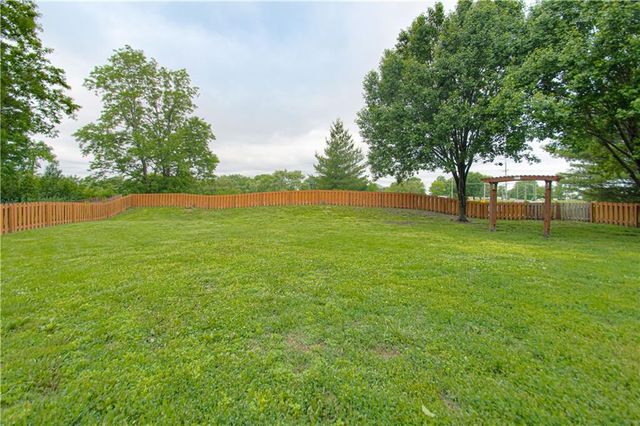 10820 N Kentucky Court, Kansas City, MO 64157