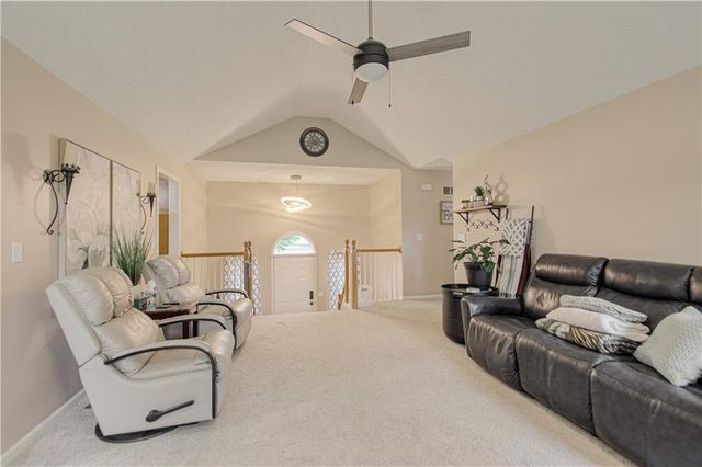 10820 N Kentucky Court, Kansas City, MO 64157