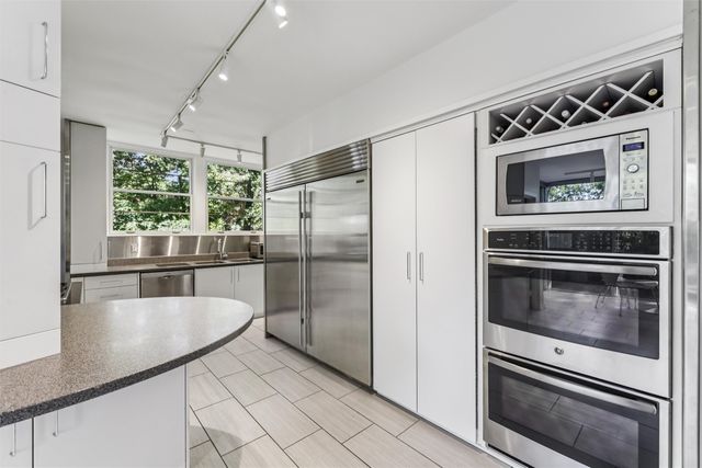 635 Foster Drive, Des Moines, IA 50312