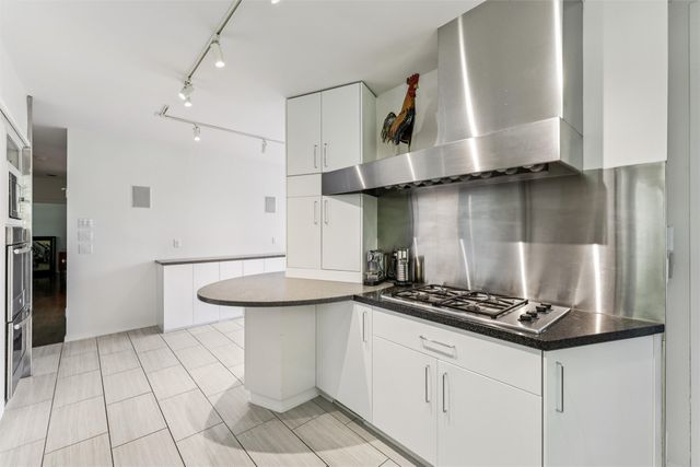 635 Foster Drive, Des Moines, IA 50312