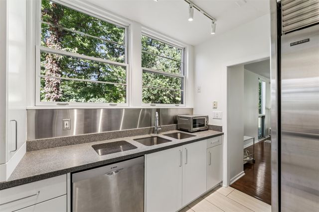 635 Foster Drive, Des Moines, IA 50312