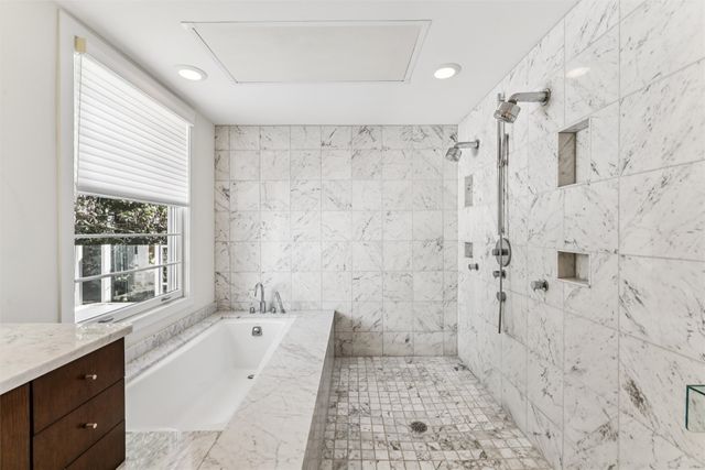 635 Foster Drive, Des Moines, IA 50312