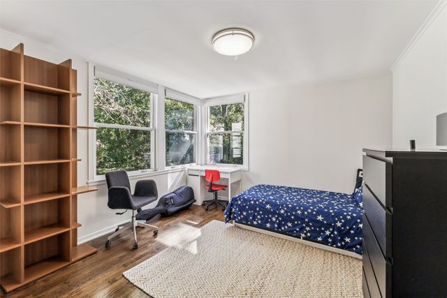 635 Foster Drive, Des Moines, IA 50312