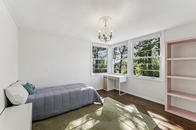 635 Foster Drive, Des Moines, IA 50312