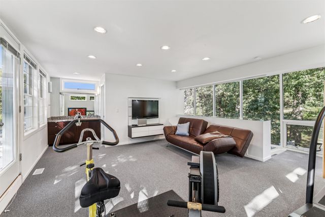 635 Foster Drive, Des Moines, IA 50312