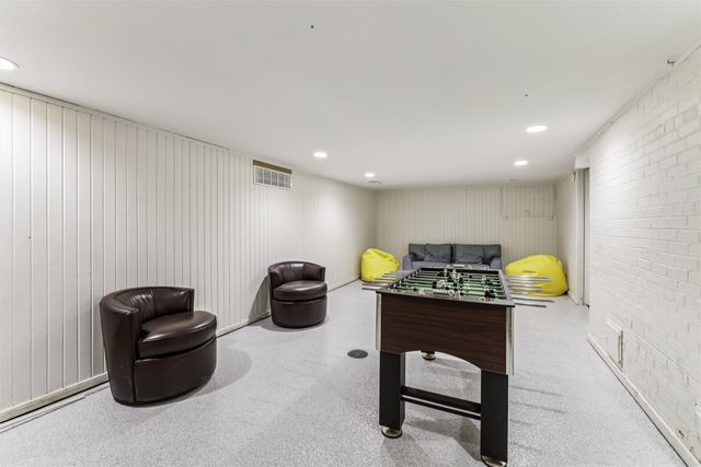 635 Foster Drive, Des Moines, IA 50312