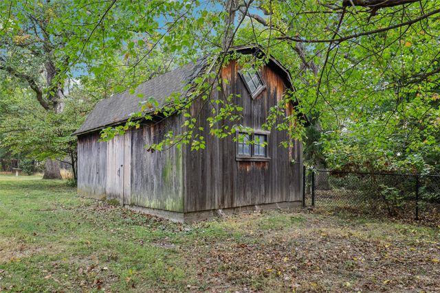 635 Foster Drive, Des Moines, IA 50312