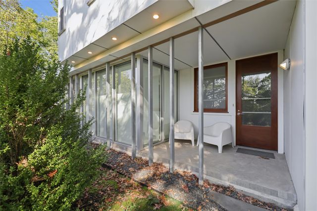 635 Foster Drive, Des Moines, IA 50312