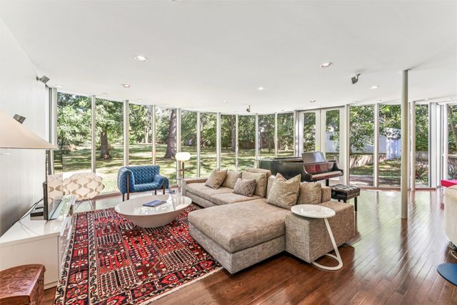 635 Foster Drive, Des Moines, IA 50312