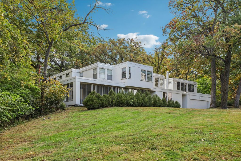 635 Foster Drive, Des Moines, IA 50312