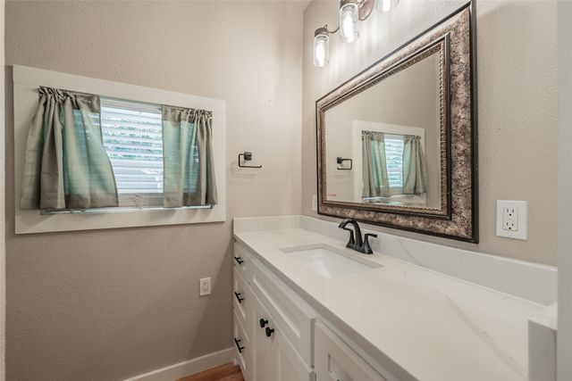 306 Davis Street, Weatherford, TX 76086