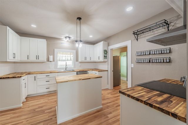 306 Davis Street, Weatherford, TX 76086