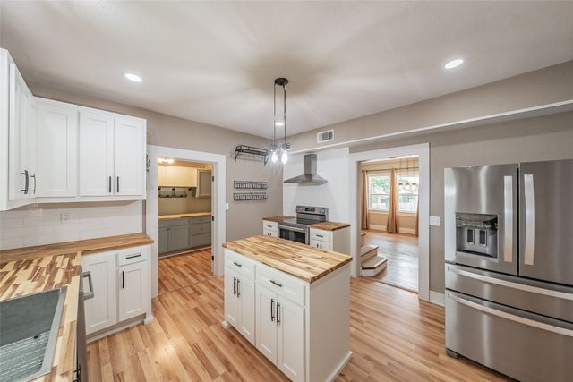 306 Davis Street, Weatherford, TX 76086
