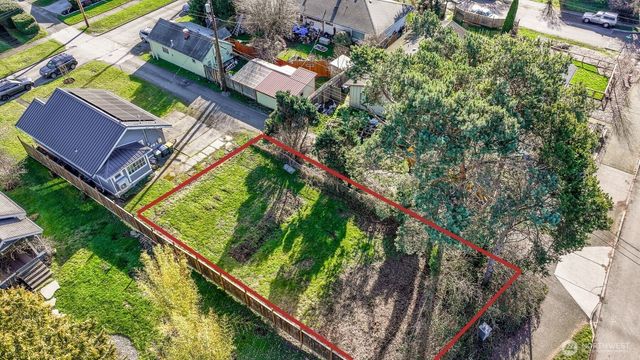 2612 West Street, Bellingham, WA 98225