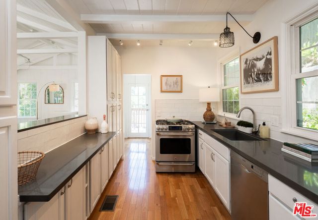3980 Hopevale Drive, Los Angeles, CA 91403