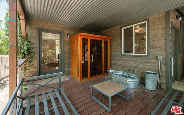 3980 Hopevale Drive, Los Angeles, CA 91403